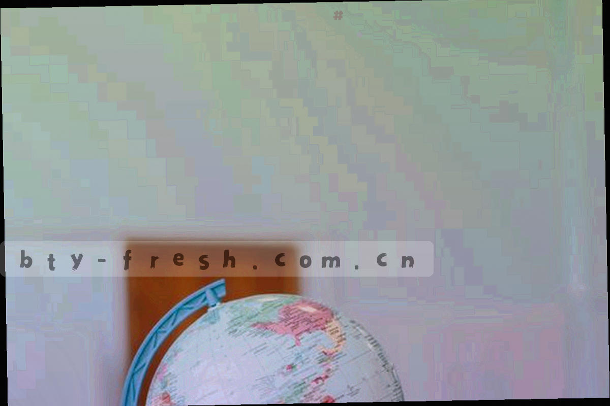 文档页面上被标注的阵容变动对照段落，旁边浮出修订标记